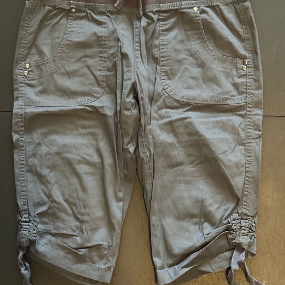 Gray Women's Capris